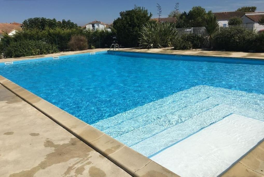 Maison De Vacances En Bord De Mer, Avec Piscine La Faute-sur-Mer Luaran gambar